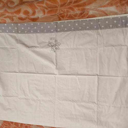 Crib sheets set of 3 like new