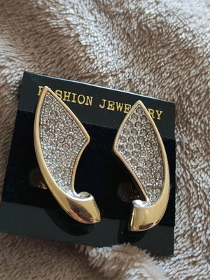 Earrings with rhinestones like new, gold tone 80s fashion jewelry