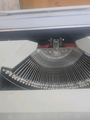 Ta Contessa 2 De Luxe typewriter like new with Greek keyboard