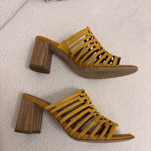 Tamaris mule sandals new, size 40, yellow leather