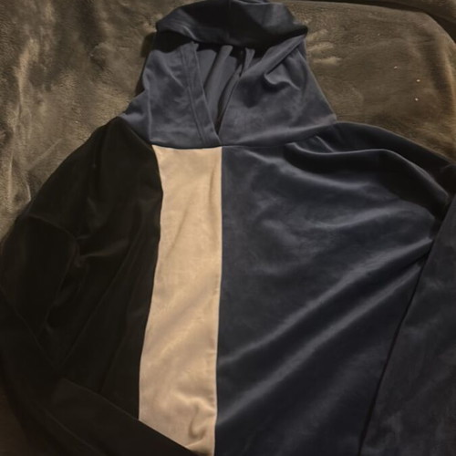 Velour hoodie like new, size M, black and blue