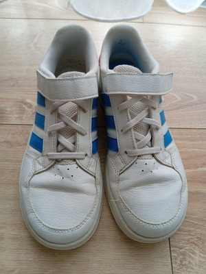 Adidas αθλητικά για αγόρια σαν καινούργιο, νούμερο 35