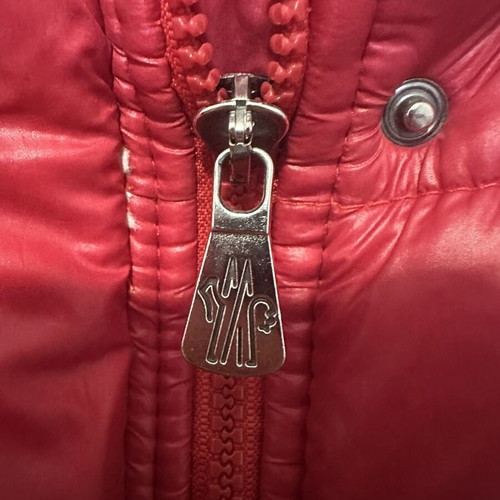 Red sleeveless puffer vest XS