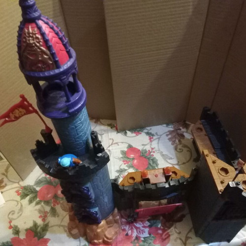 Imaginext Castle like new, assembly toy Fisher Price