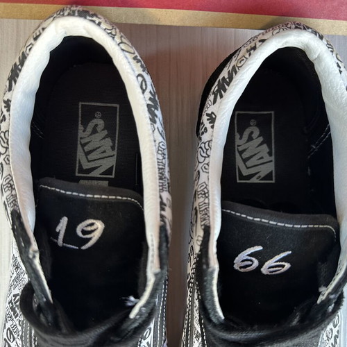 Vans Old Skool Graffiti Black/White size 44 like new with original box
