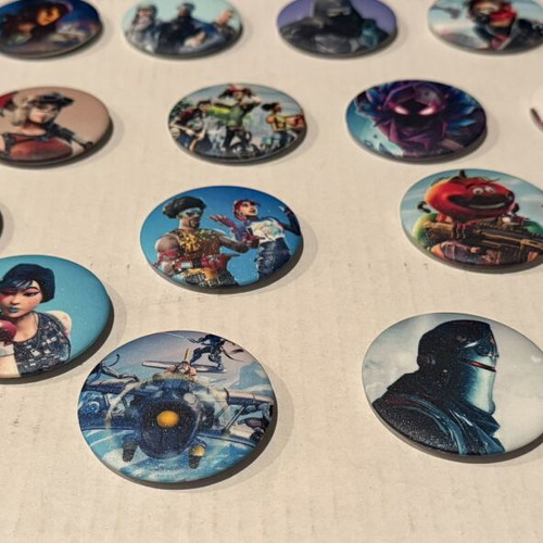 Fortnite pins like new, multicolor set