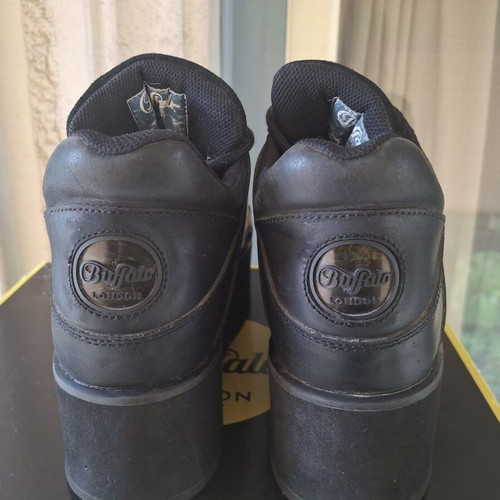 Buffalo London 1330-6 Low Black Platform Sneakers like new, size 39