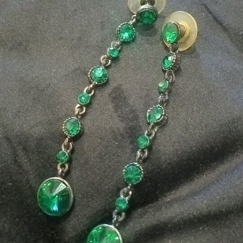Earrings with green beads like new, lightweight