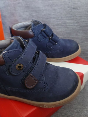 Kickers boys' boots size 22 like new, blue
