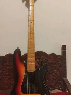 Samick electric bass used