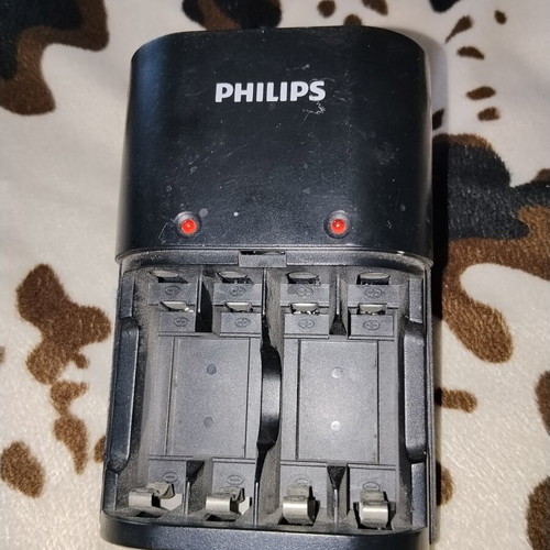 Philips SCB1480NB/12 universal battery charger