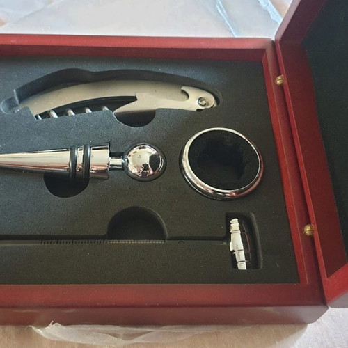 Wine serving set new with stainless steel accessories and wooden case