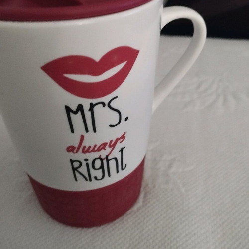 Ceramic mug Mrs always Right with silicone lid like new
