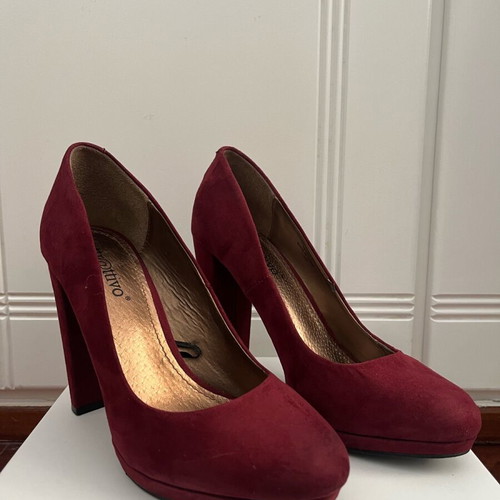 Attrattivo burgundy suede pumps 12cm heel like new