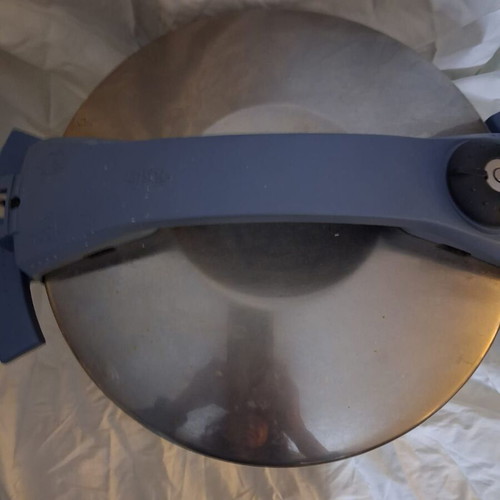 Fissler pressure cooker used, 6 liters with instructions