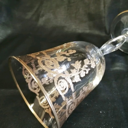 Italian crystal glasses like new, 16 pieces with embossed designs