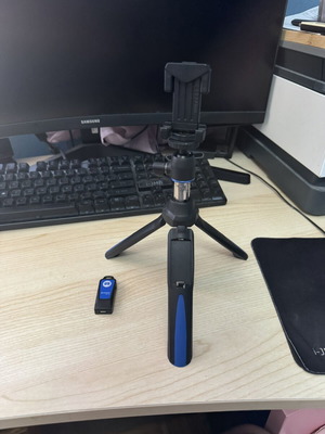 Selfie Stick Tripod Benro BK10 with Bluetooth Remote like new, extendable