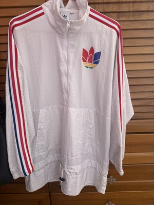 Adidas αντιανεμικό μπουφάν σαν καινούργιο, μακρύ με κορδόνι, άσπρο