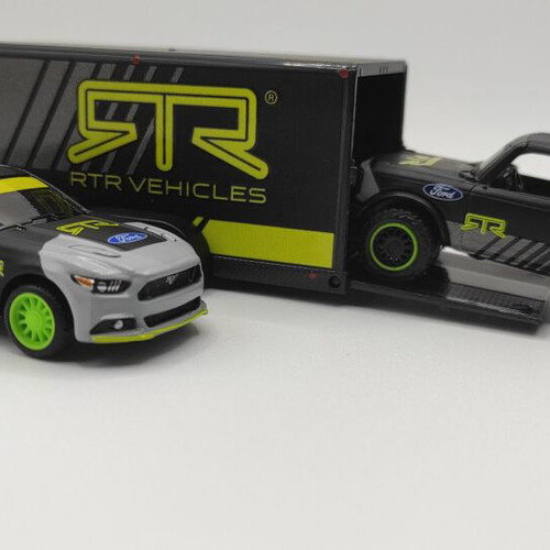 Maisto 1:64 2021 Ford Bronco with Trailer and 2015 Ford Mustang GT RTR new