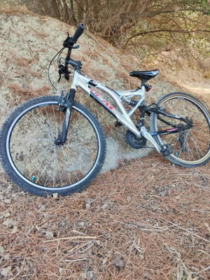 Ideal Axiom mountain bike με πλήρες σύστημα ανάρτησης, 26 ιντσών, ασημί