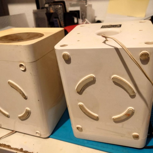 Philips floor speakers used without plug
