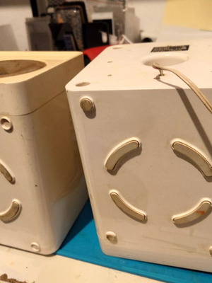 Philips floor speakers used without plug