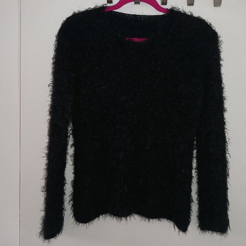 Black women's medium fluffy sweater like new
