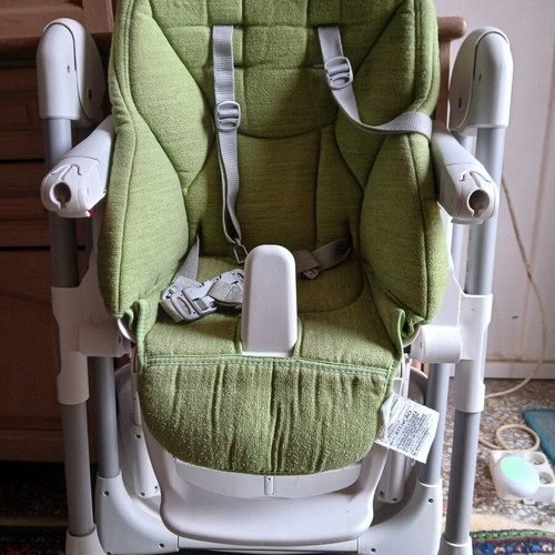 Highchair green and white, like new, up to 15kg