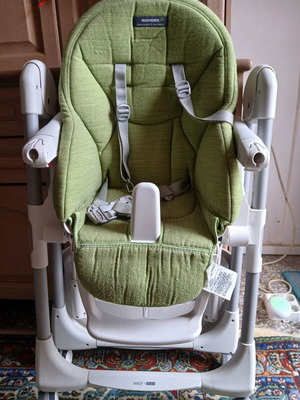 Highchair green and white, like new, up to 15kg