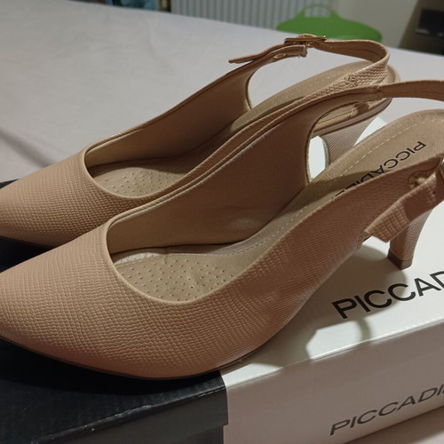 Piccadilly beige shoes size 36 slightly used