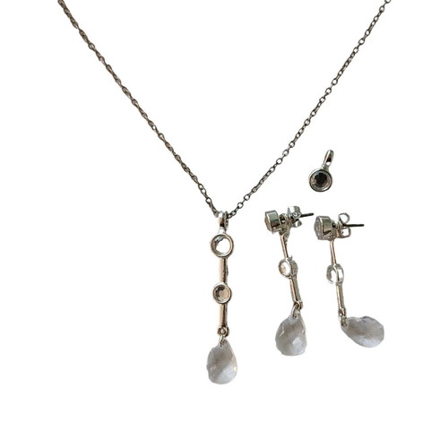 Jewelry set used with pierced earrings and teardrop pendant