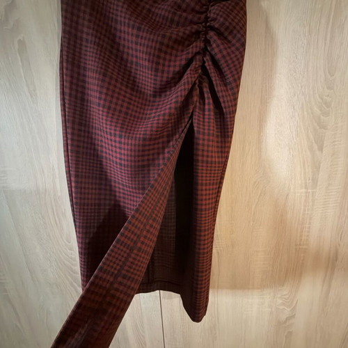 Zara checked skirt with slit like new, slim fit