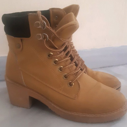 Women's boots used hiking style, 6cm heel, size 39, yellow