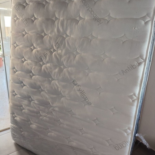 Fyliana Antibacterial Mattress 160x200 like new, slight tear
