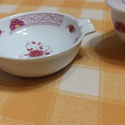 Kaiser W. Germany porcelain set like new, collectible pieces