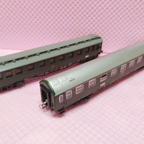 Passenger train cars HO scale like new with boxes