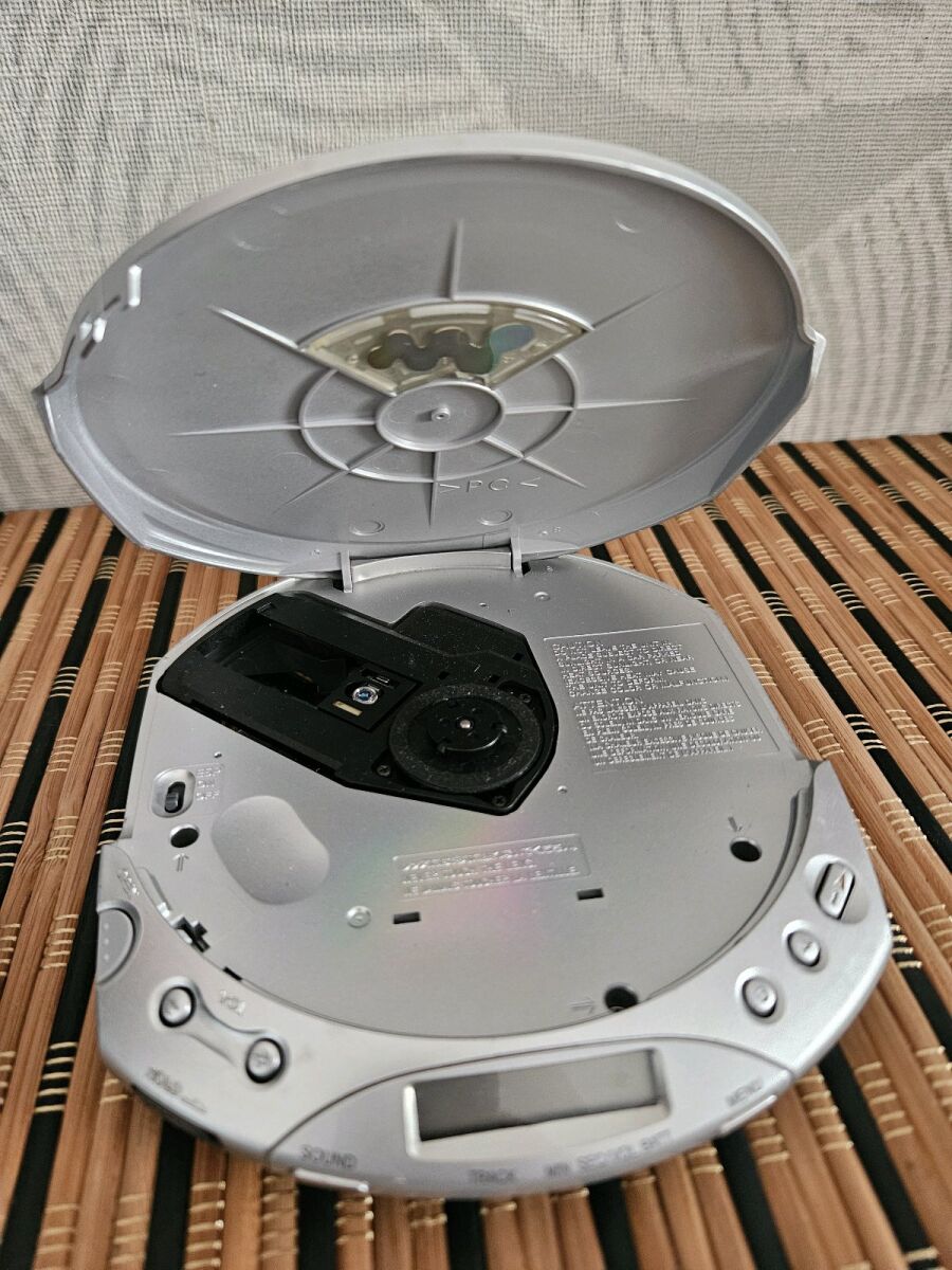 Sony CD Walkman D-E221 like new,… - € 50,00 - Vendora.cy