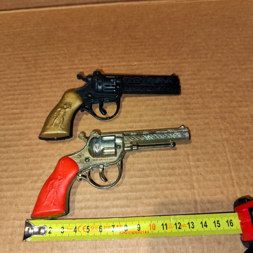 Pilaz metal vintage toys set of 2 new