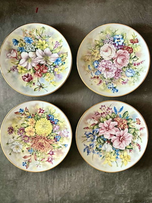 Set of 4 German porcelain wall plates with flowers new