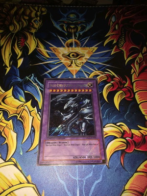 Blue Eyes Ultimate Dragon Limited Edition card like new