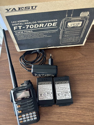 Yaesu FT-70DE C4FM ψηφιακός αναλογικός πομποδέκτης σαν καινούργιο με δεύτερη μπαταρία