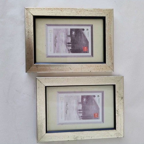 Set of 2 tabletop photo frames like new