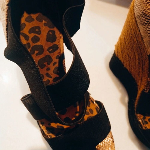Jessica Simpson platform sandals size 40, black