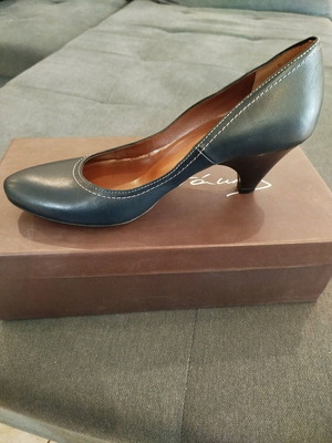 Chaniotakis blue pumps new with 6 cm heel