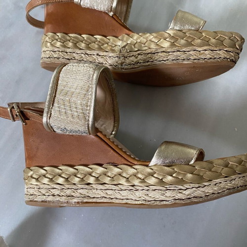 Beige platforms with woven heel and gold details like new