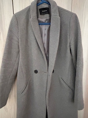 Stradivarius long gray coat used in good condition