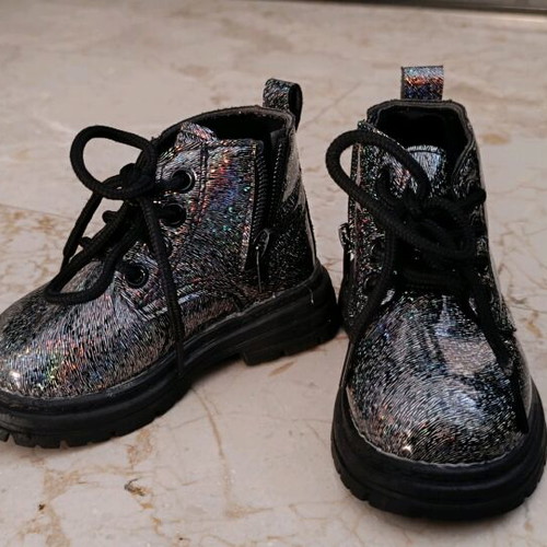 Boots size 21 like new
