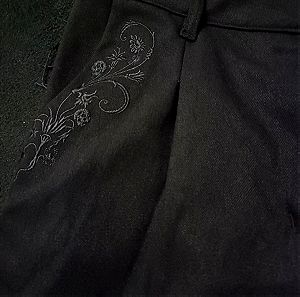 Παντελόνι μαύρο cropped με κέντημα