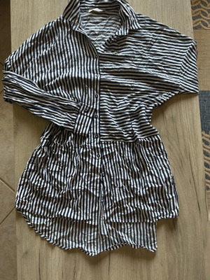 Shirt like new, size M, white and blue