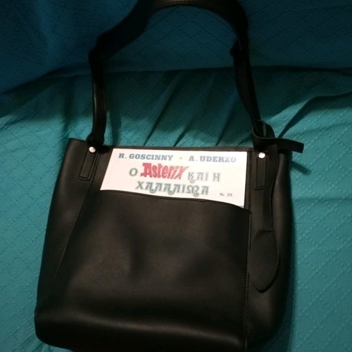Black shoulder bag new with front pocket and zipper